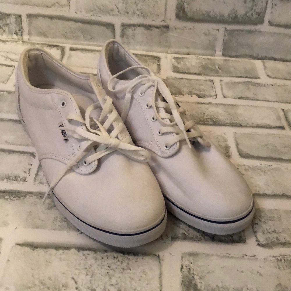 NWOT Vans white canvas lace up sneaker